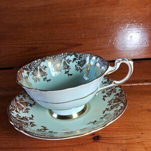 Paragon teacup and saucer ceremony of Her Majesty The Queen\ Majesty Queen Mary